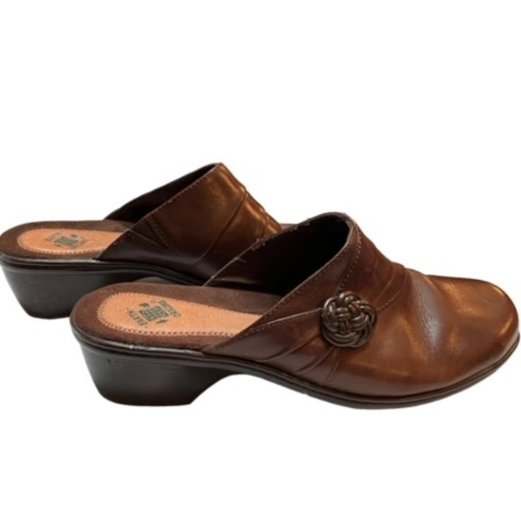 Earth Orgin Leather Clogs - Picture 2 of 3